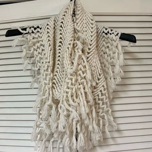 American Eagle Outfitters Cream Fringe Crochet Knit Infinity Scarf - VGUC